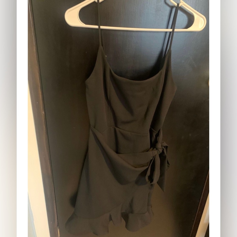 Lucy in the Sky Carpi Ruffle Tie Dress in Black